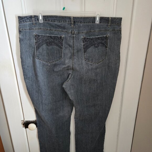 Penningtons Chicago Fit 5-Pocket Grey Denim Jeans (26W) - Picture 3 of 8
